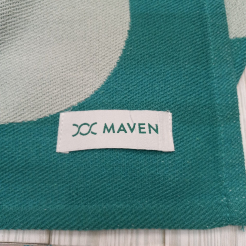 Maven Retro Mod Polka Dot Picnic Throw Blanket - Picture 4 of 6